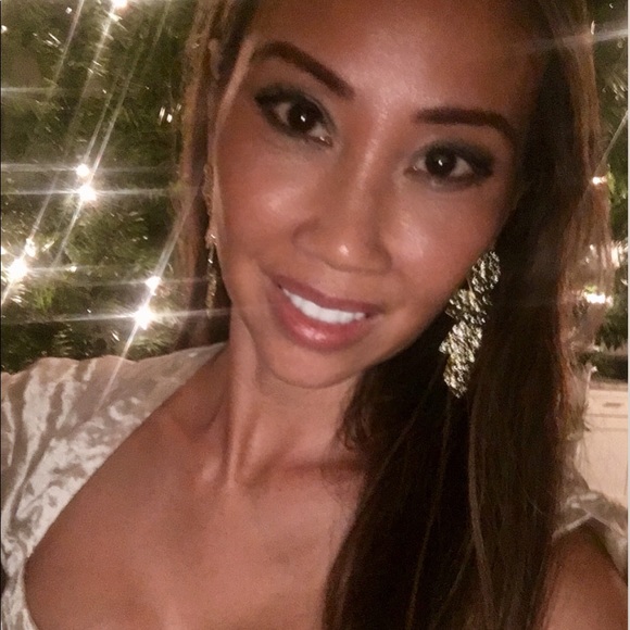 Meet your Posher, Alison - Picture 1 of 3